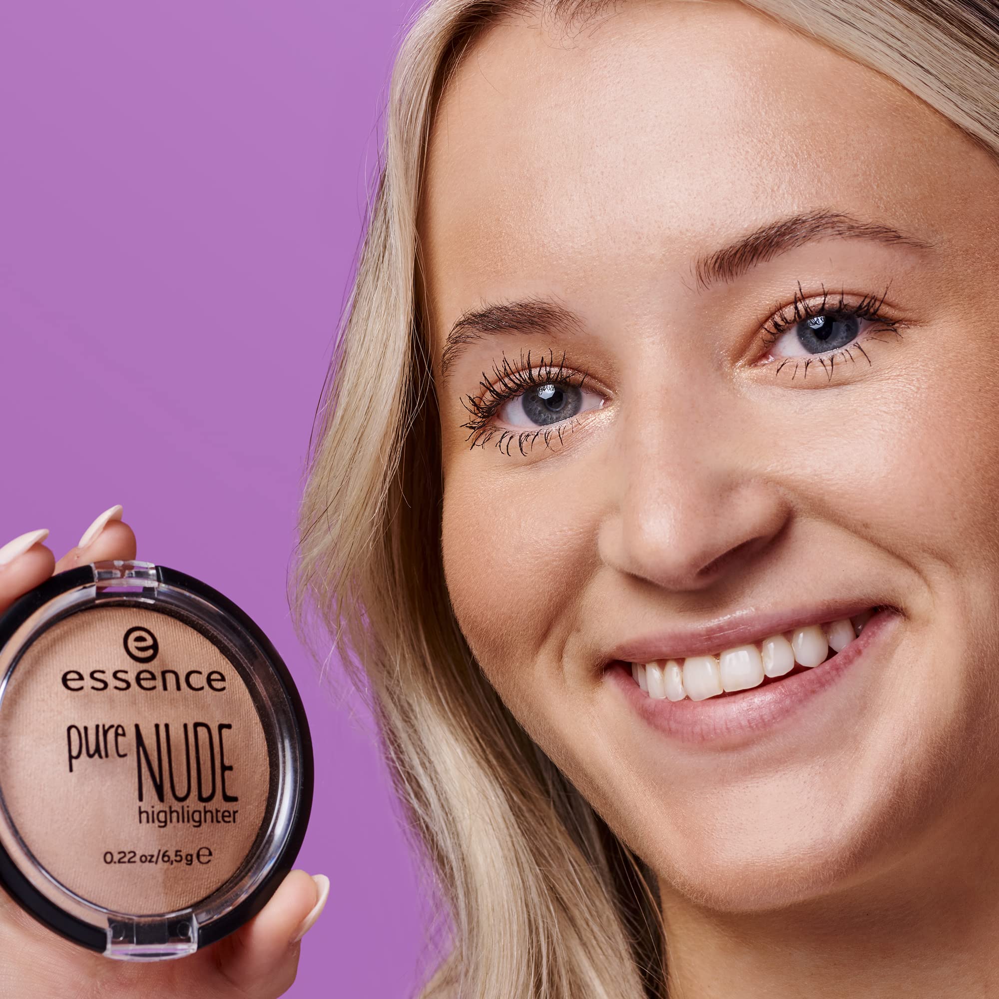 Essence Iluminador Puro Nude, libre de crueldad y vegano para maquillaje consciente.