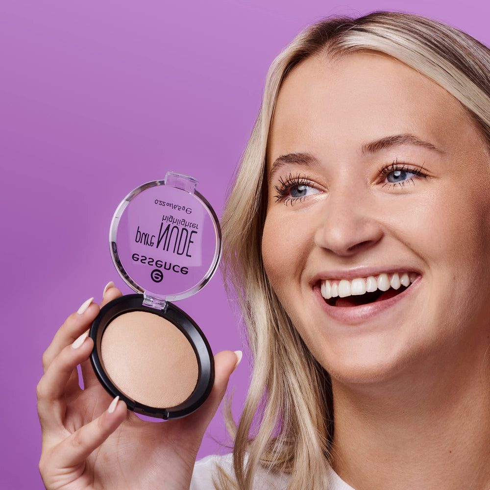 Essence Iluminador Puro Nude, fórmula pigmentada y fácil de mezclar para looks.