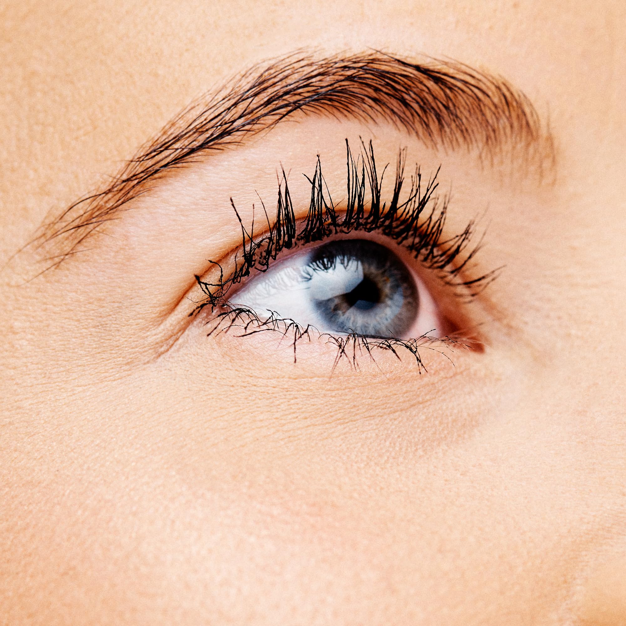 Essence paraben-free icon indicating gentle formula for eyes.