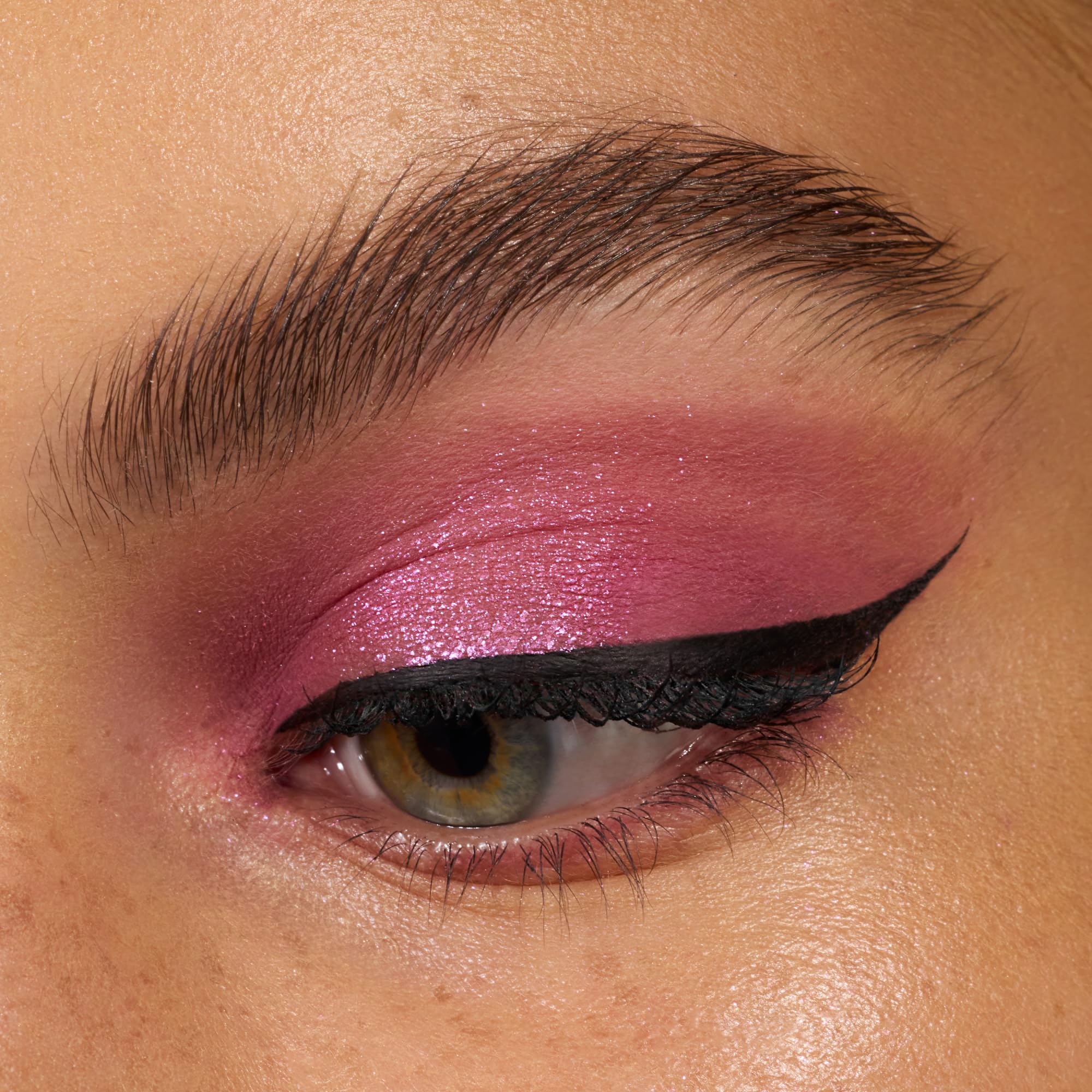 Essence Lash Princess Liquid Liner white swatch for bold contrast and creative looks.