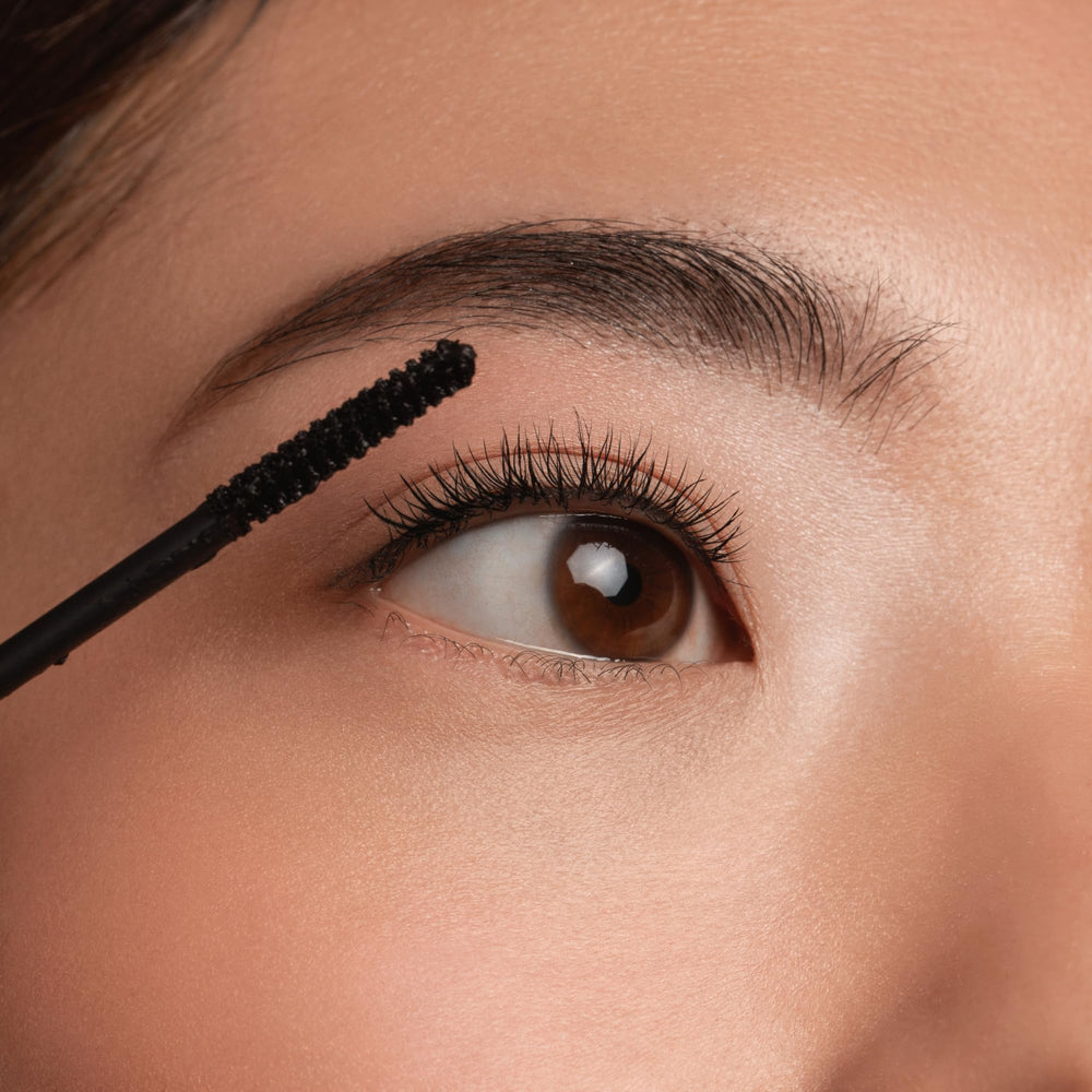 Essence Lash Princess Slim Brush long-curl result with lifted lashes.