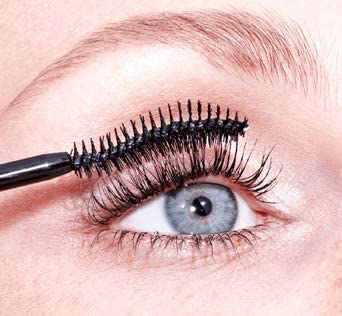 essence Máscara Princesa de Pestañas de Volumen – aplicación estable para acabado uniforme