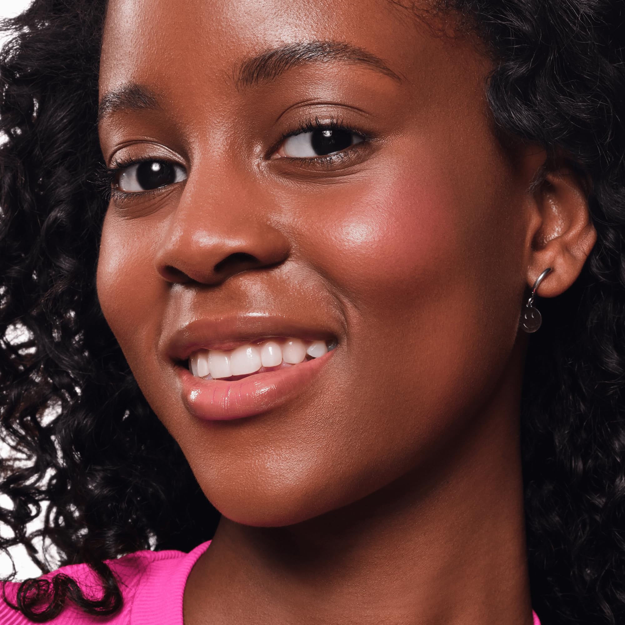 essence Soft Touch Bouncy Blush vegan cruelty-free formula for guilt-free beauty.