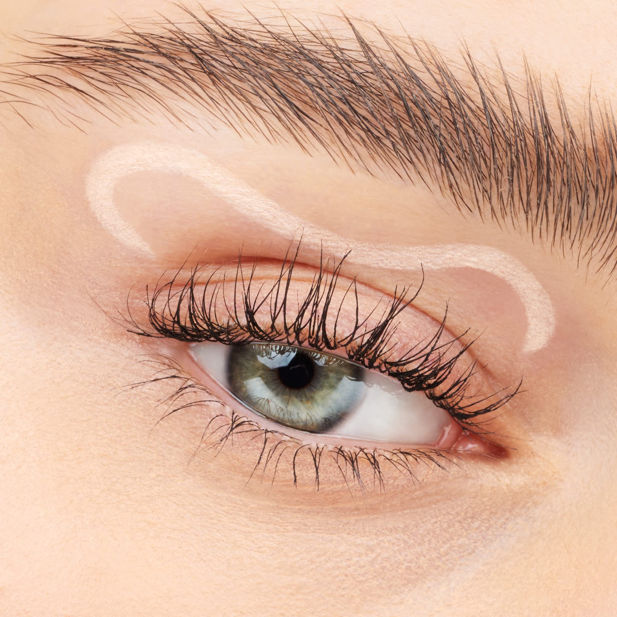 essence Stay & Play Gel Eyeliner waterproof cap test suggests long-lasting wear.