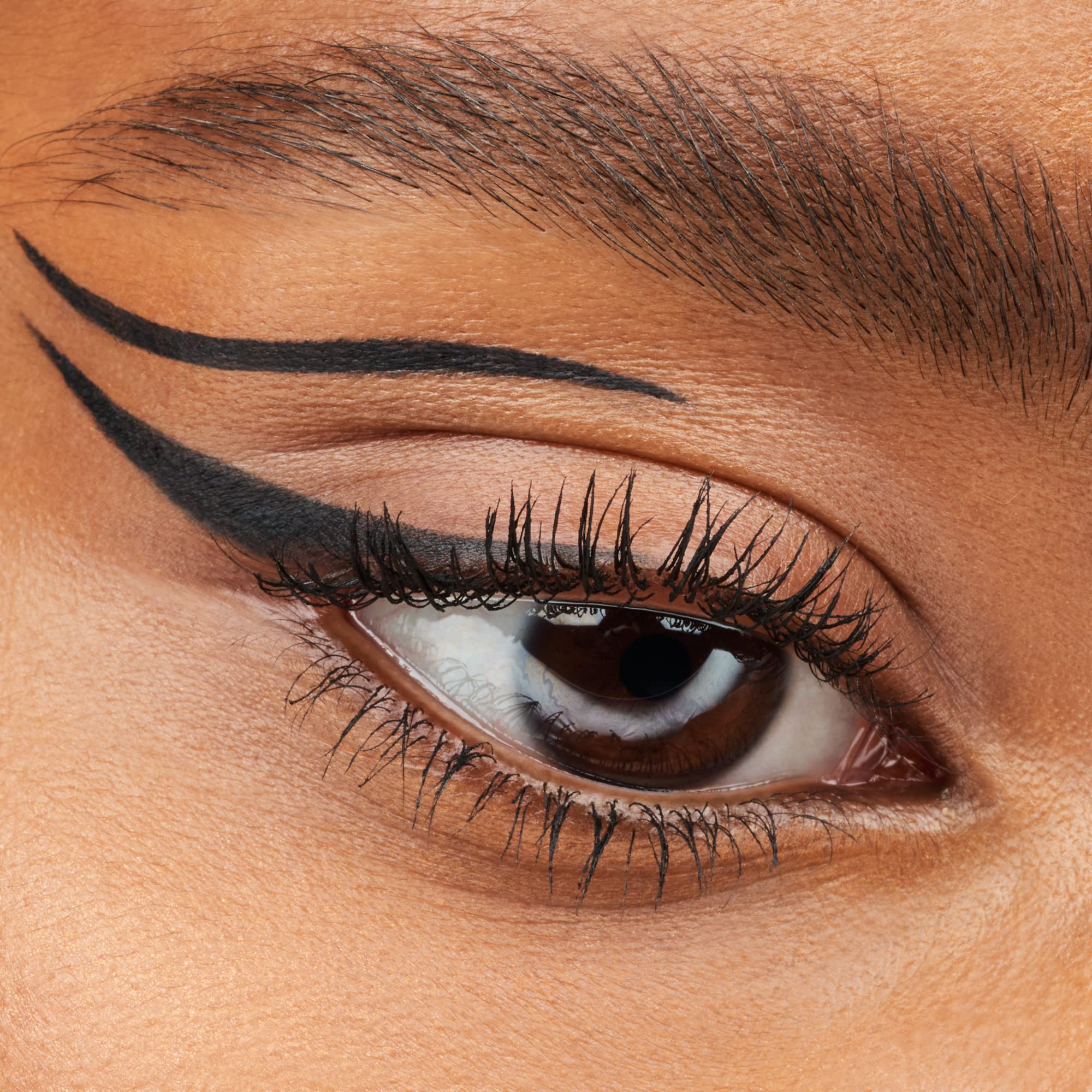 Essence Stay & Play Gel Eyeliner cruelty-free vegan badge and label.