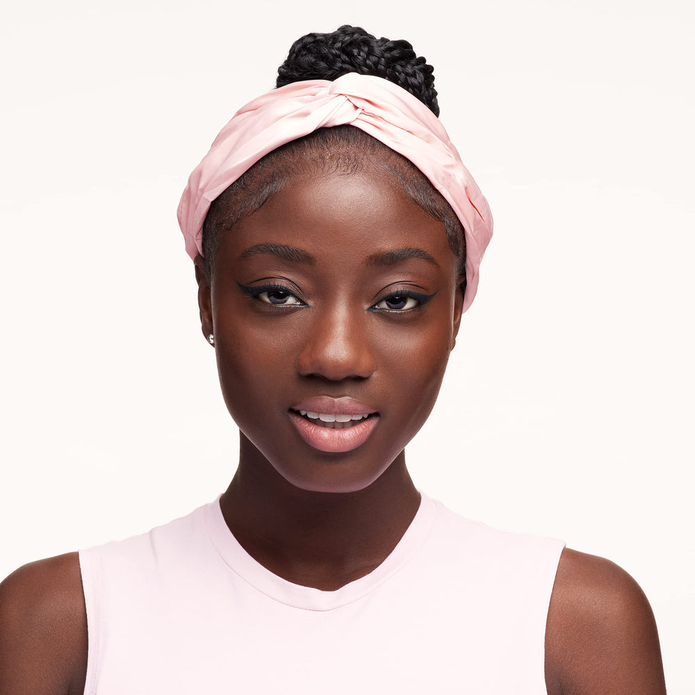 Essence Stay & Play Gel Eyeliner made in France reflects quality craftsmanship.
