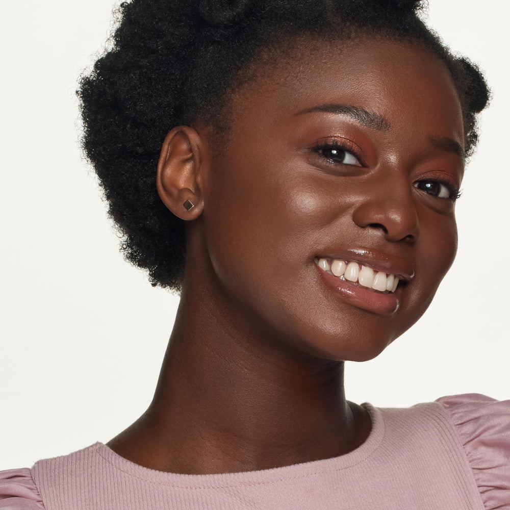 essence What the Fake! Ice Ice Baby gloss wear reveals a transparent, shimmering finish.
