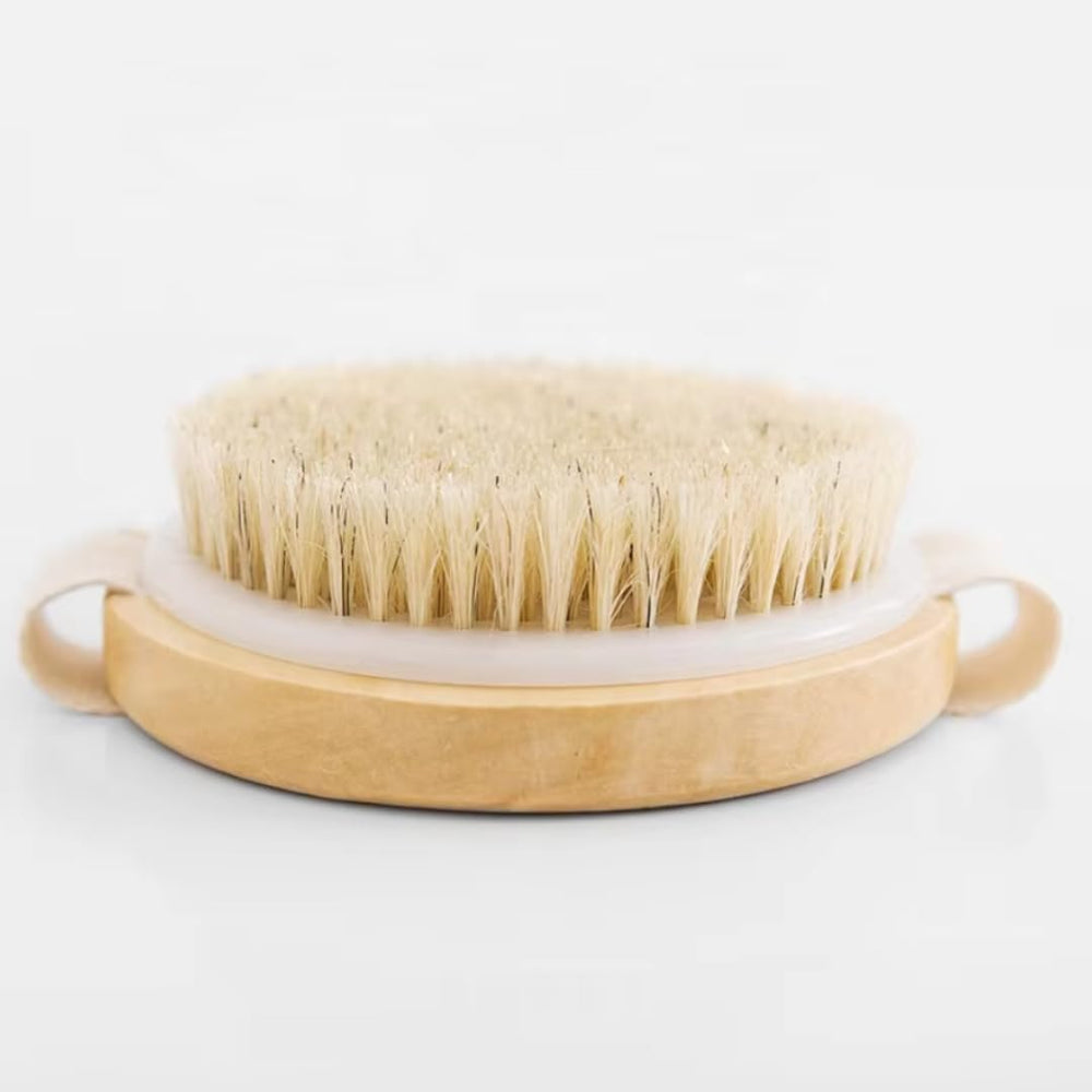 Essential Aura compact brush design supports easy reach on back and hard-to-access areas.
