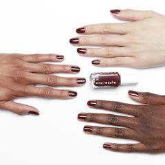 essie expressie tono burgundy oscura ofrece cobertura uniforme