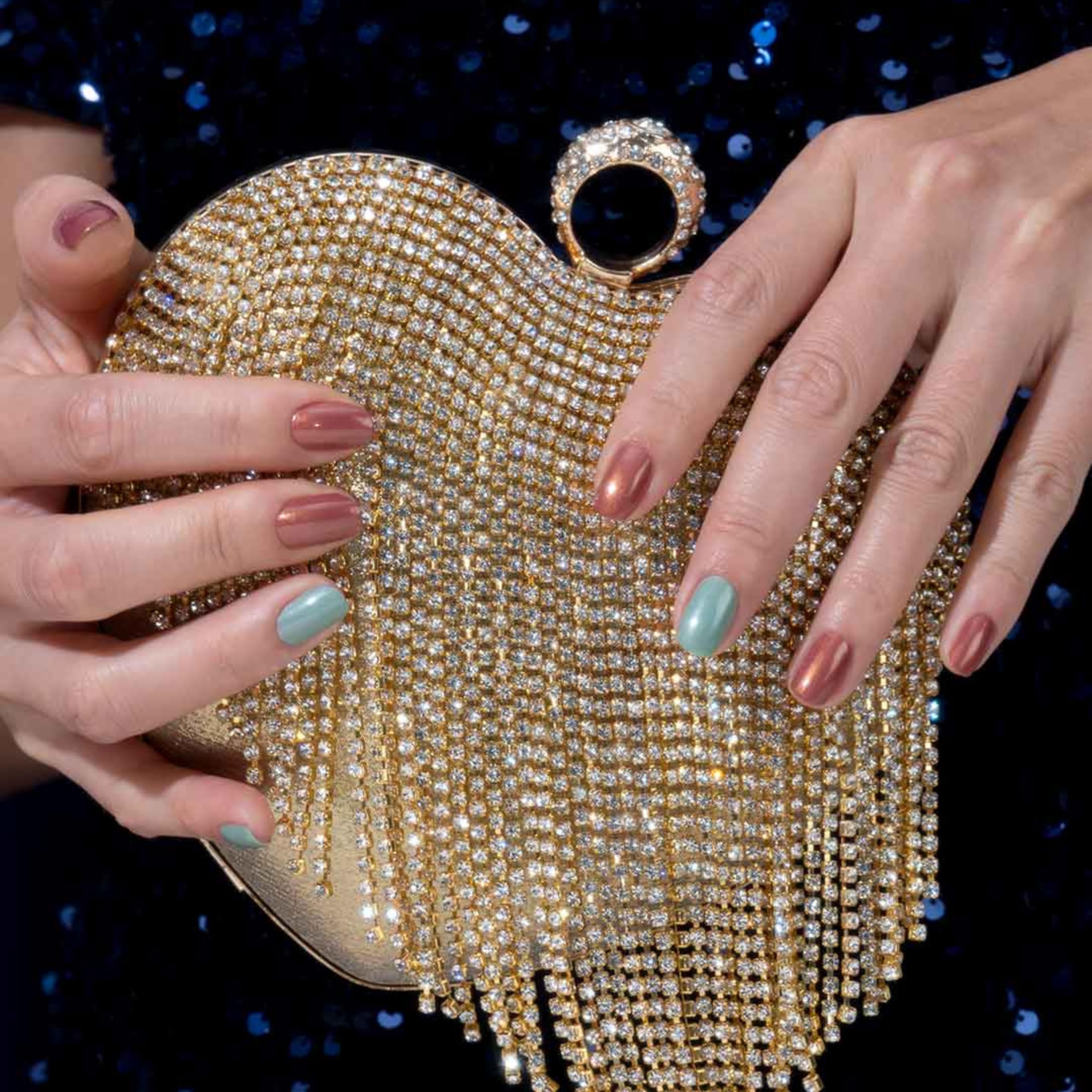 Retirada fácil de Essie Gel Couture sin frotar intensamente.