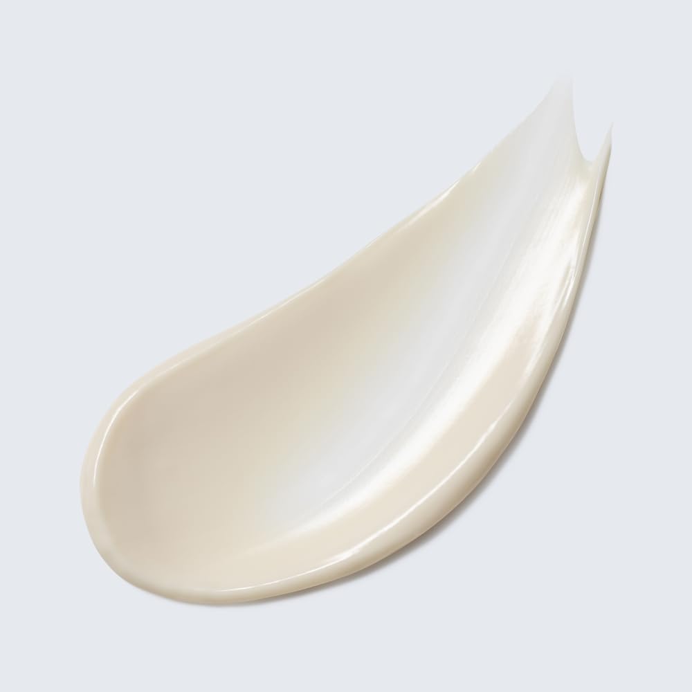 Estée Lauder Youth-Dew textura lujosa que se siente ligera al extenderse.