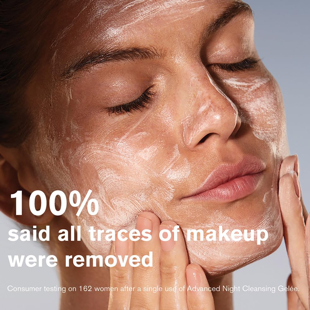 Gelee cleanser texture forming fluffy foam on skin for gentle cleansing