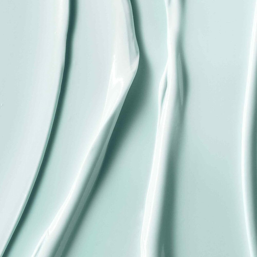 Estée Lauder DayWear daily routine setup for hydrated morning skin.