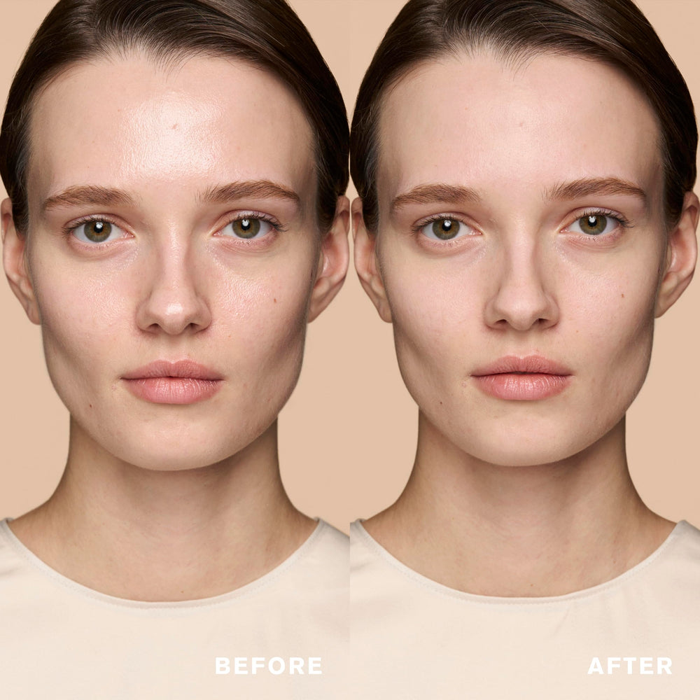 Aplicación del primer Estee Lauder Double Wear directamente sobre la piel para base uniforme.