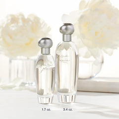Estée Lauder Pleasures bottle base notes show warmth and lasting impression