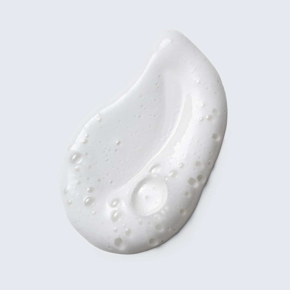 Estee Lauder Soft Clean creamy foam close-up demonstrates luxurious lather for cleansing.