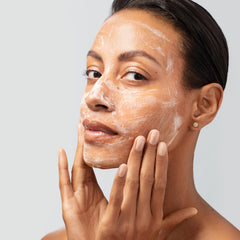 Estee Lauder Soft Clean soft-lather application ideal for a delicate daily cleanse.