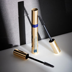 Cepillo de Estée Lauder Sumptuous Extreme define y separa pestañas