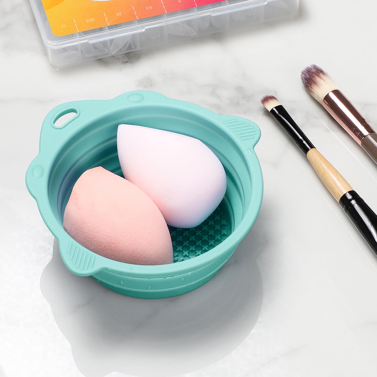 Etercycle pad with cleaning solution for quick brush cleaning