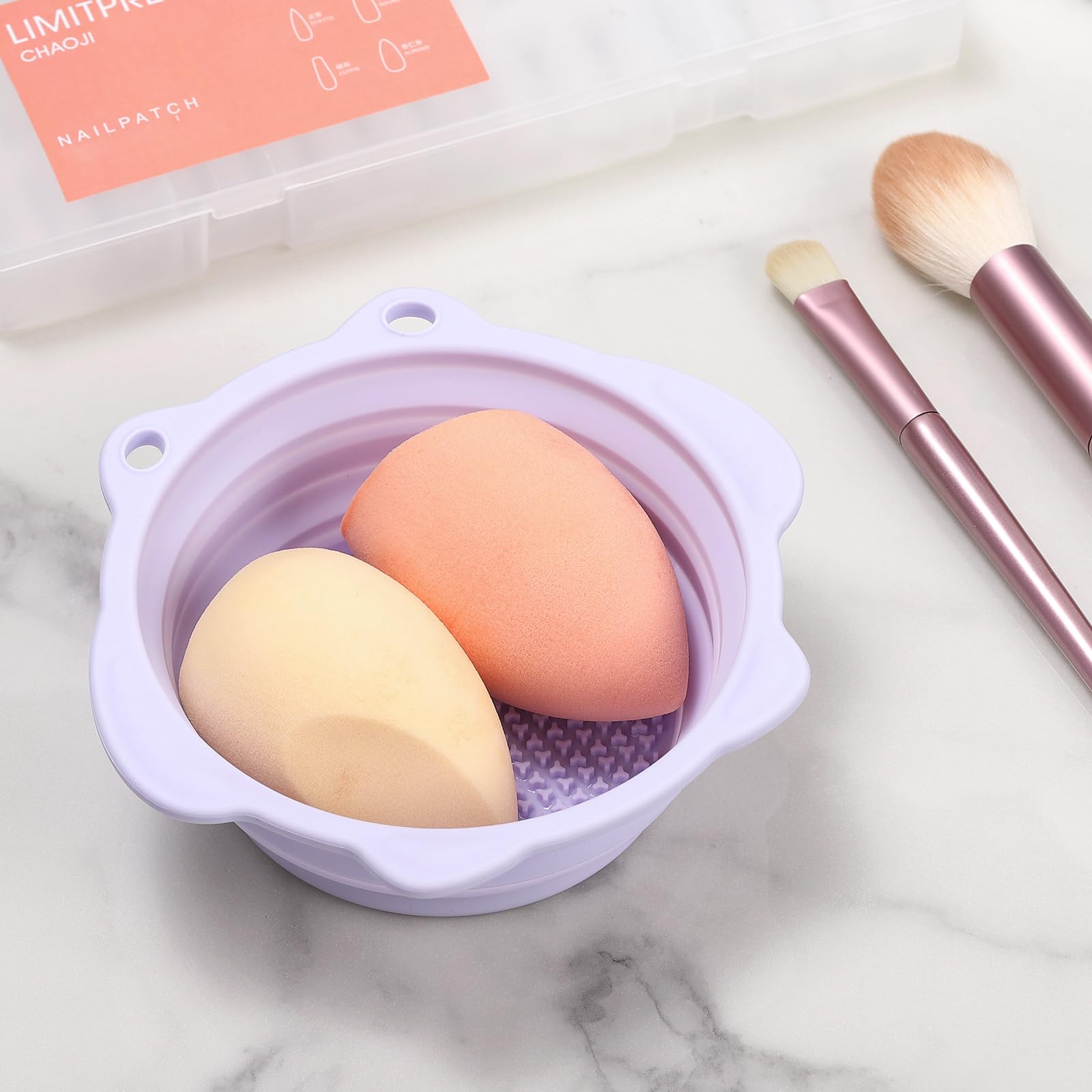 Etercycle four screw-thread designs tackle facial and eye brushes effectively.
