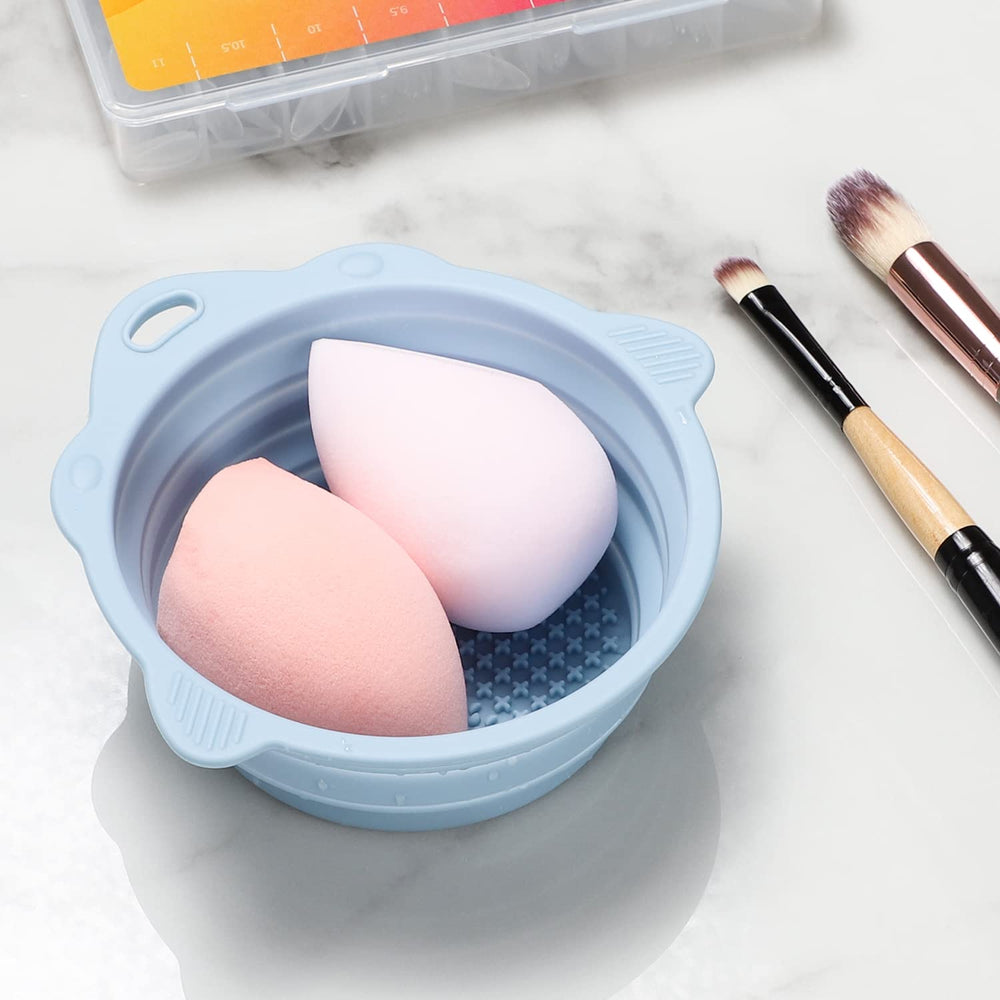 Etercycle travel-friendly design fits bags for on-the-go touch-ups.