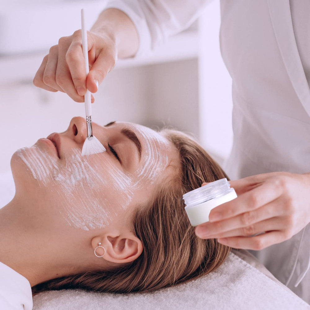 Eternal Moment leak-proof design keeps slime, creams, or samples neatly contained