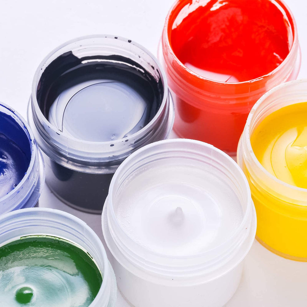 Eternal Moment foam-lined lids provide secure sealing and protection.