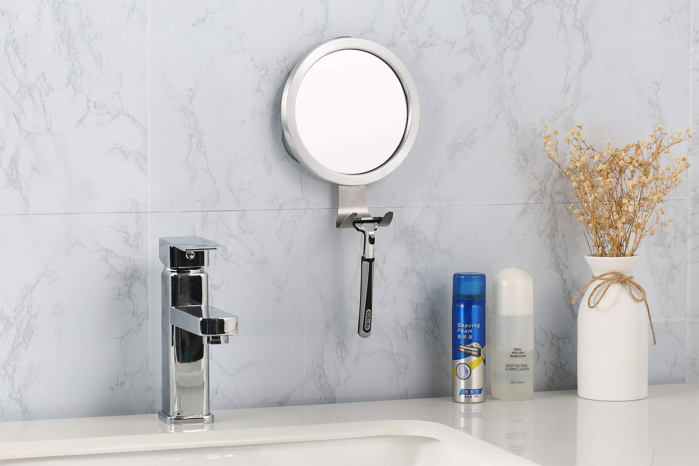 Ettori fogless mirror highlighting three-suction design for secure mounting
