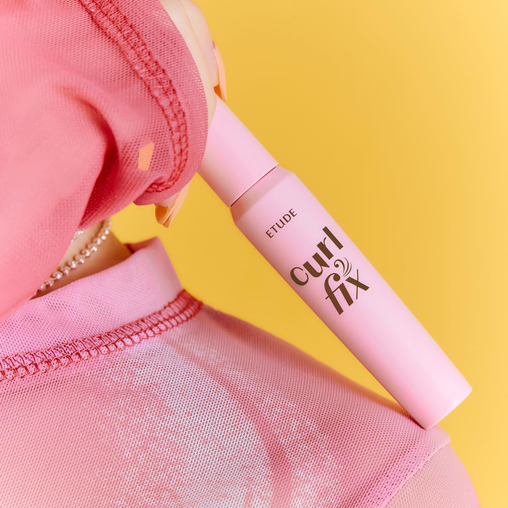 ETUDE Curl Fix Mascara volumen denso para un efecto intenso.
