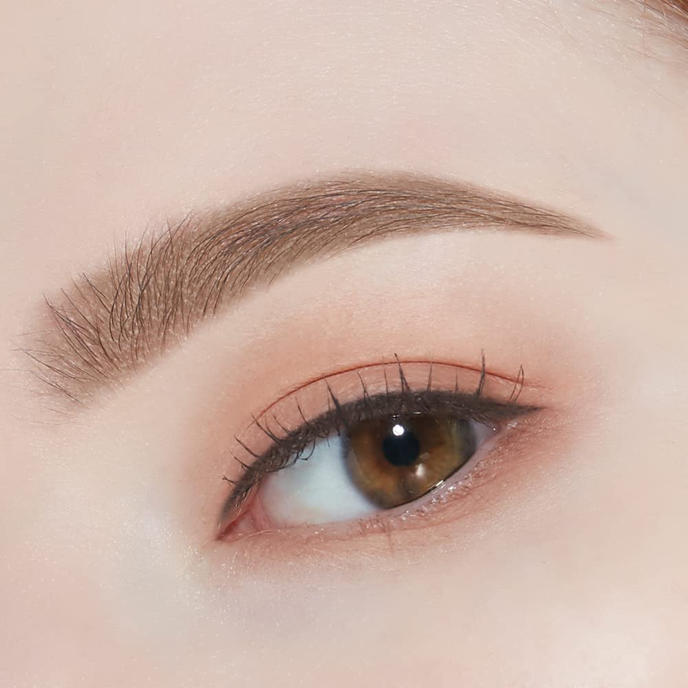 ETUDE Drawing Eye Brow built-in brush enables smooth, controlled application.