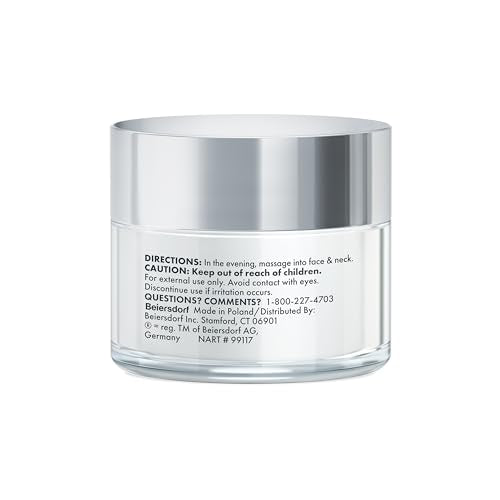 Aplicación suave de Eucerin Q10 Nocturna en rostro y cuello.