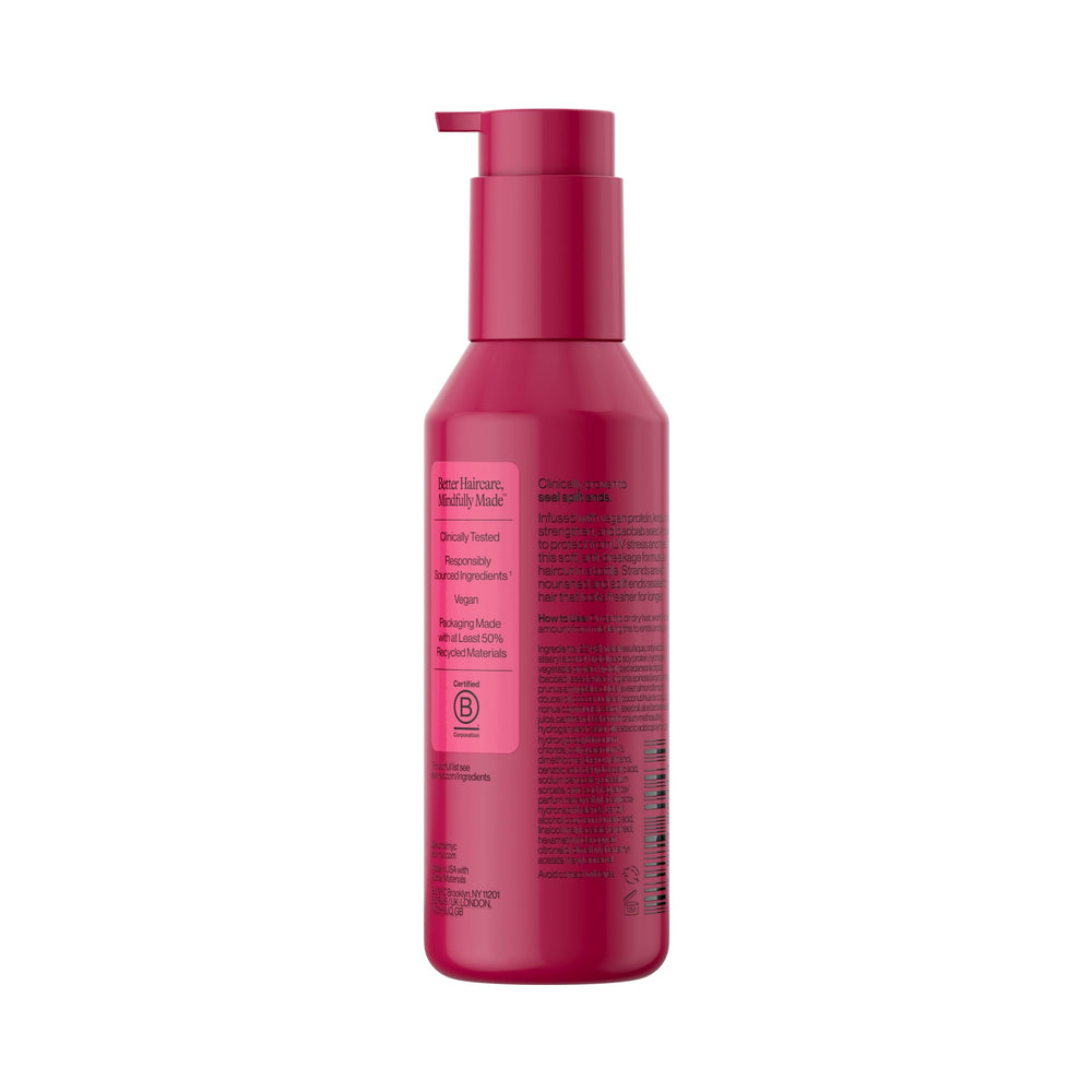 Aplicación suave del Sérum Eva NYC en puntas dañadas.