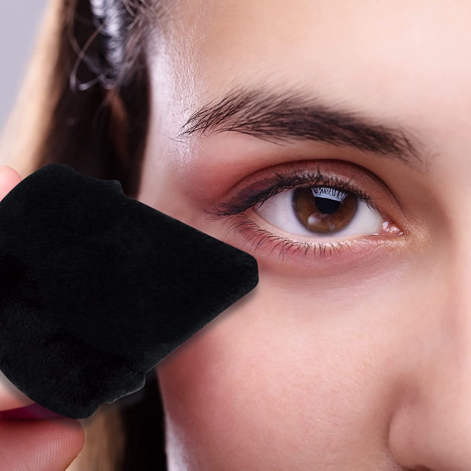 Evaouxiu triangle puff black handheld size for easy control.