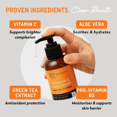 Eve Hansen limpiador de Vitamina C aplicado en las manos para limpieza diaria.
