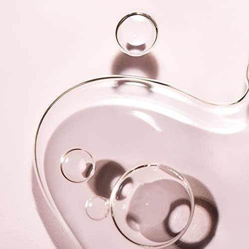 Evereden belly mask being applied to the midsection for comfort during pregnancy.