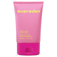 Evereden Steer Clear gel limpiador para piel juvenil; limpia poros y aporta frescura.