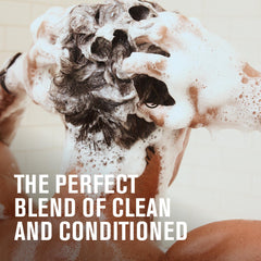 Every Man Jack espuma cremosa arbol-de-te-cedro muestra limpieza profunda y aroma fresco.