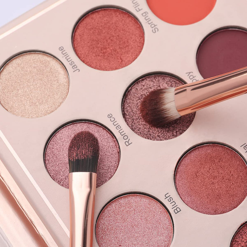 EVRCHGIEA concealer brush for targeted correction.