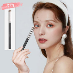 EVRCHGIEA dense synthetic bristles concealer brush for even, blendable coverage.
