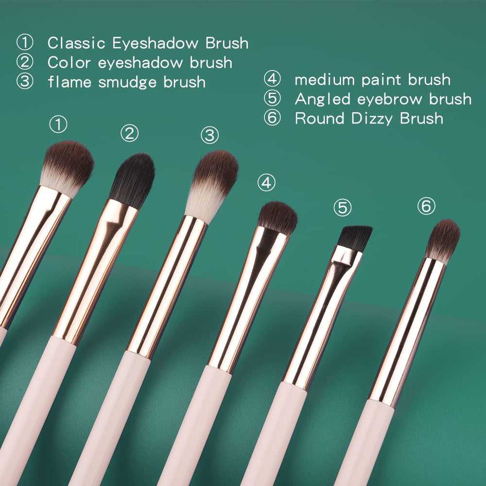 EVRCHGIEA eyeliner brush enables precise liner definition.