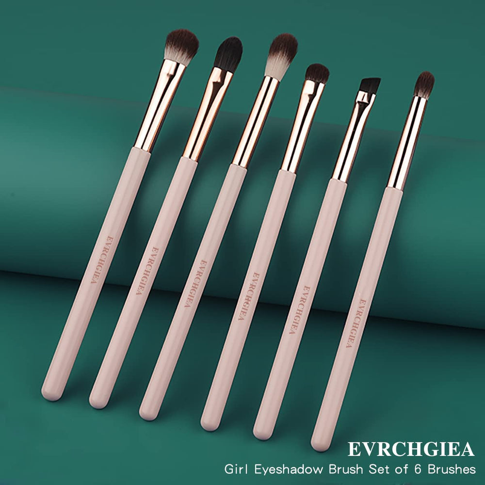 EVRCHGIEA eyeshadow brush applies shade evenly.