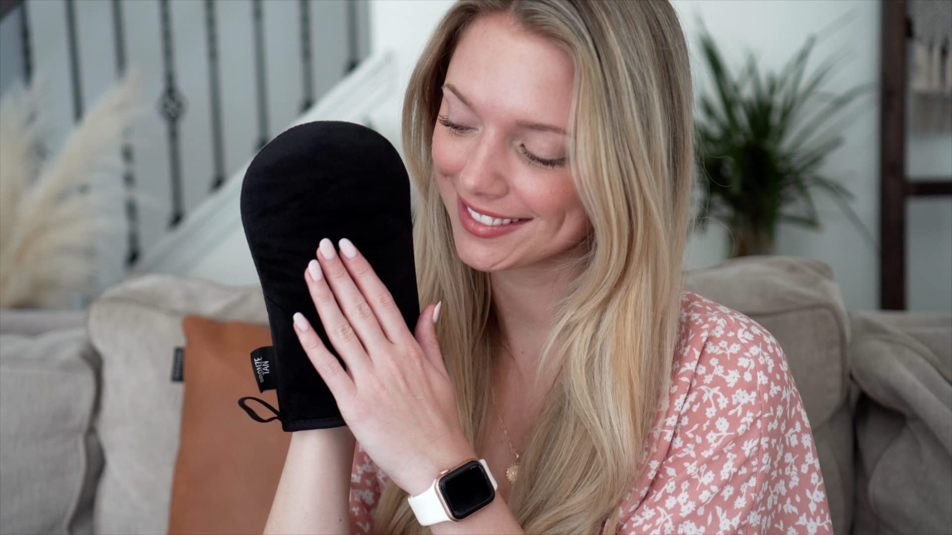 Guante ergonómico Existing Beauty facilita la aplicación sencilla y sin desperdicio