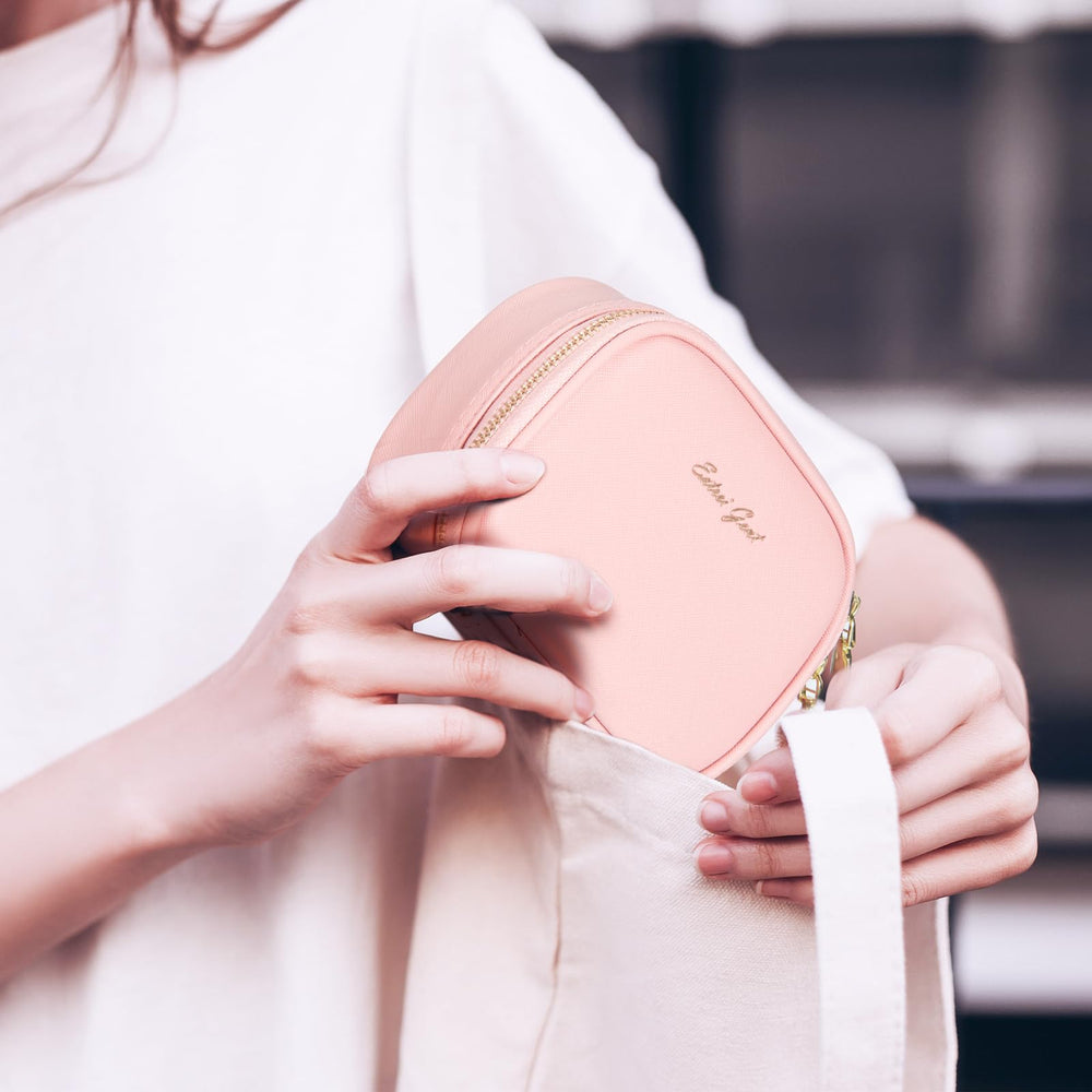 Extrei Gent gift-ready cosmetic bag for travel lovers