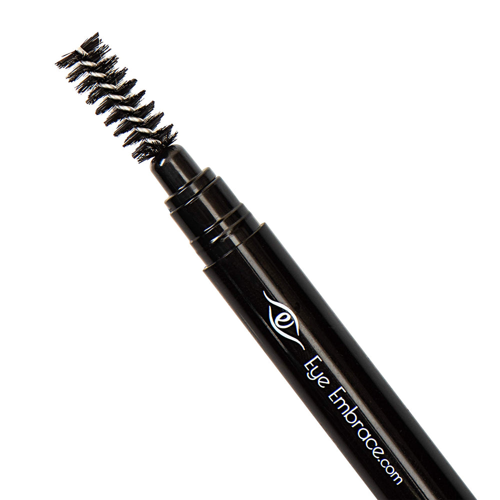 Eye Embrace Cool Helen, doble extremo, trazo controlado y acabado natural.