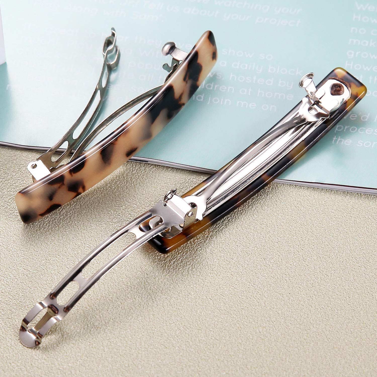 Eyegla barrette suitable for thin hair providing secure, slip-free hold