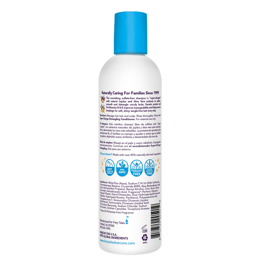 Cabello de niño desenredado con facilidad gracias a Fairy Tales Tangle Tamer.