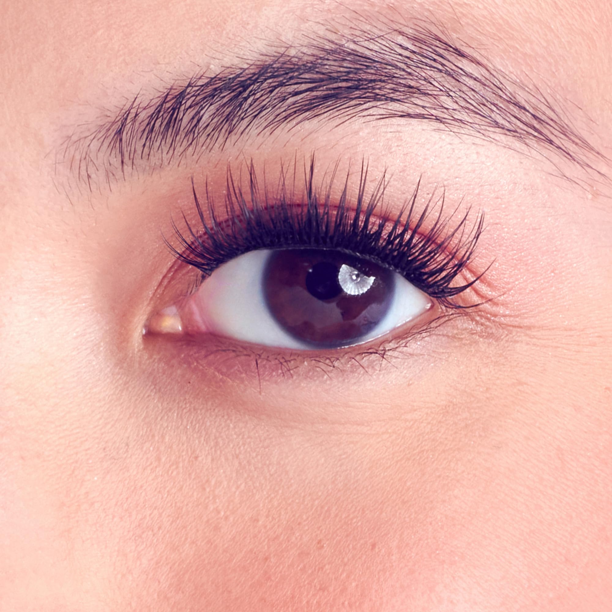 FALSCARA precision applicator for precise, clean lash placement.