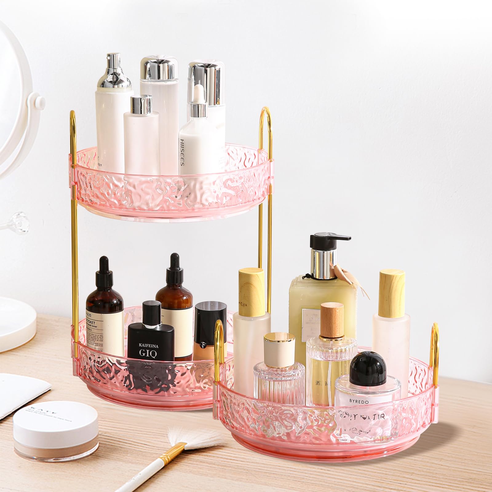 Fangoo gold metal bracket adds a stylish touch while supporting storage.