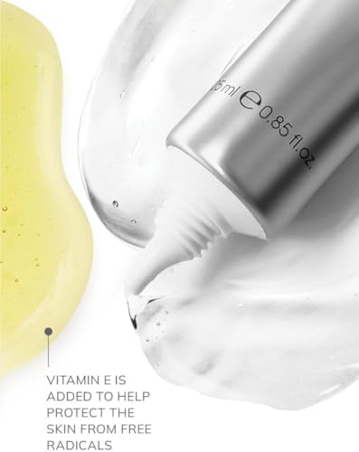 The soft-focus finish gives a velvety matte base for long-wear makeup.