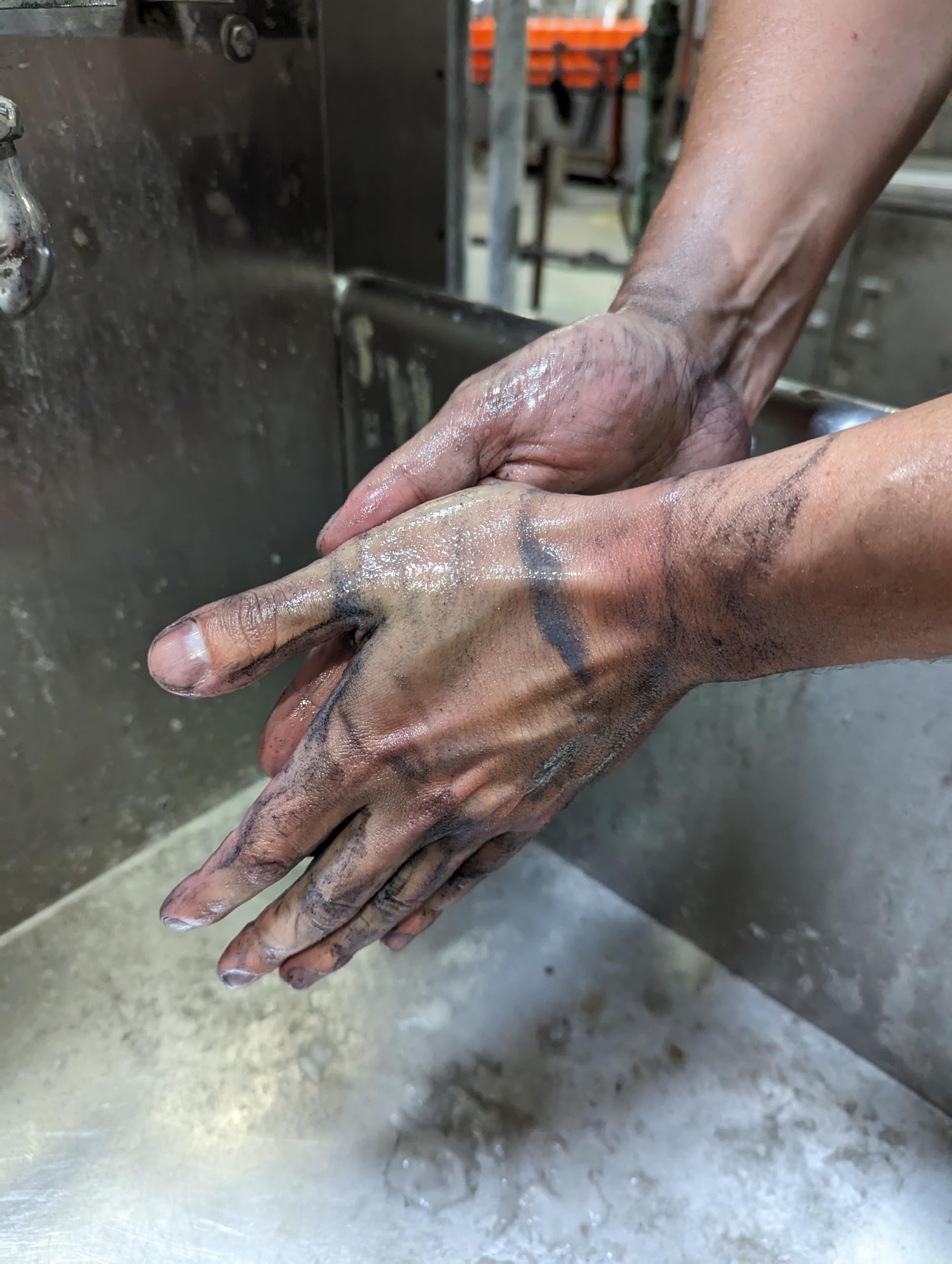 Grease-removal in action with Fast Orange 25108 Pumice Lotion on rugged gear.